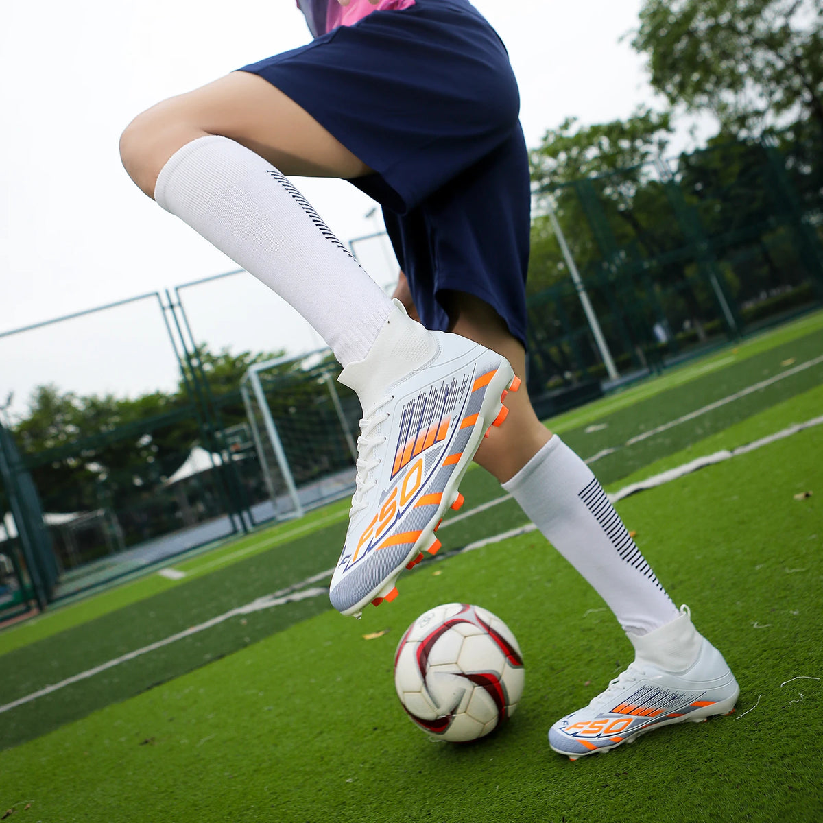 Nouvelles chaussures de football professionnelles pour hommes TF/FG, chaussures de football pour garçons, chaussures de sport unisexes à cheville haute, antidérapantes, confortables