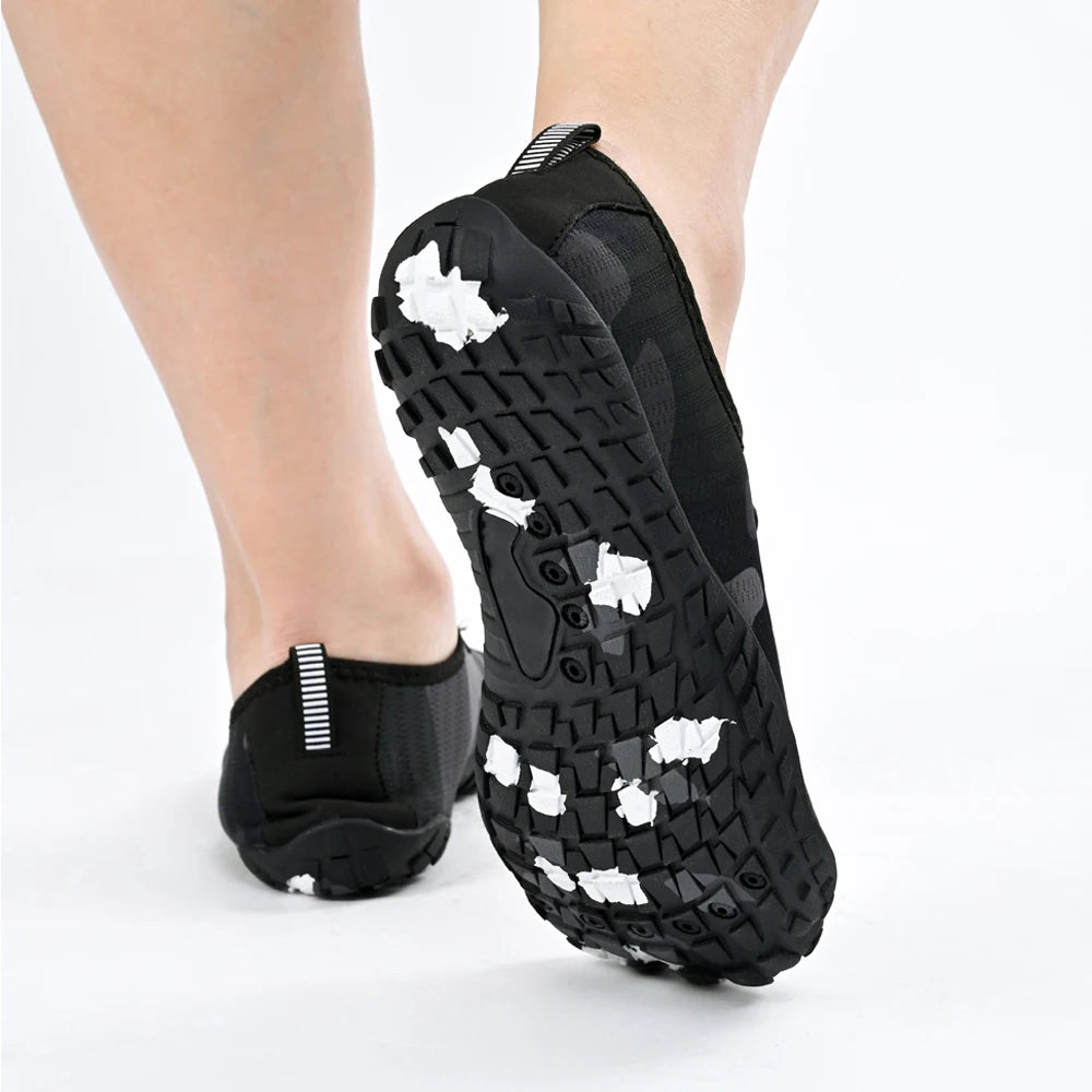 Oiaano platūs barefoot tipo juodi batai vyrams, moterims ir unisex – sportiniai vandens bateliai paplūdimiui, minkštu padu, lengvi ir kvėpuojantys