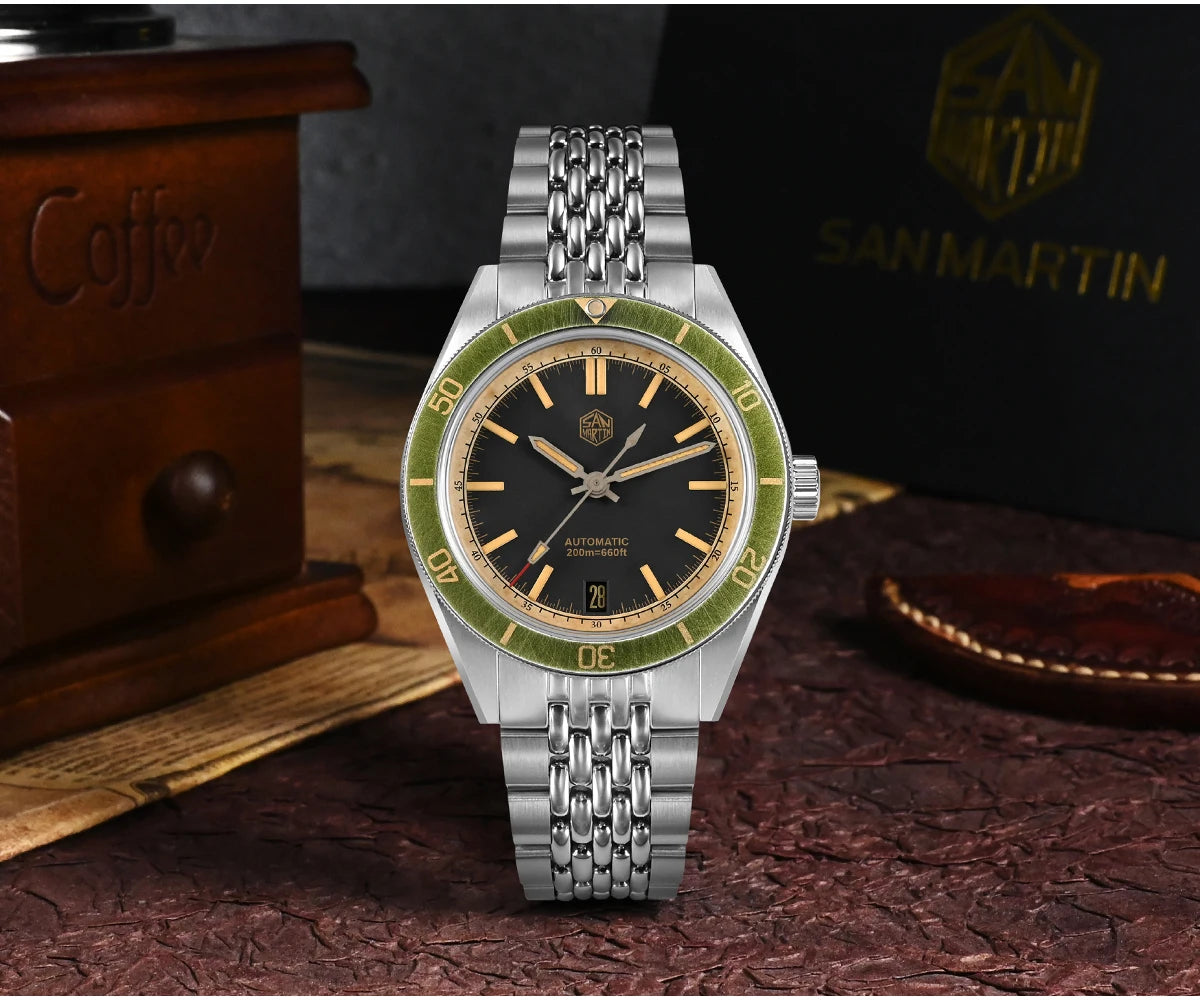 San Martin 39.5mm Men Dive Watch Vintage Distressed Effect NH35 Automatic Mechanical Watch Waterproof 200m C3 Lume SN0116 Reloj