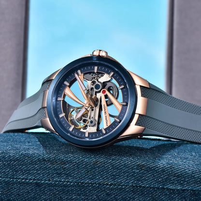 PAGANI DESIGN -miestenkello – Mekaaninen automaattinen luksusmalli, ”skelettityyppinen” (avoin rakenne), varustettu tourbillon-mekanismilla, heijastamattomalla safiirilasilla, vesitiivis ja valoa heijastava.