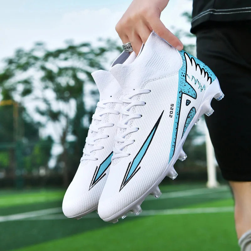 Nouvelles chaussures de football pour hommes, antidérapantes, de haute qualité, ultralégères, pour l'extérieur et l'intérieur, chaussures de sport à haute cheville, futsal antidérapantes