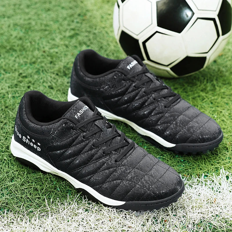 Nouveaux hommes chaussures de Football baskets bottes de Football antidérapant herbe intérieur haute qualité Match lumière Futsal crampons vente chaude en plein air