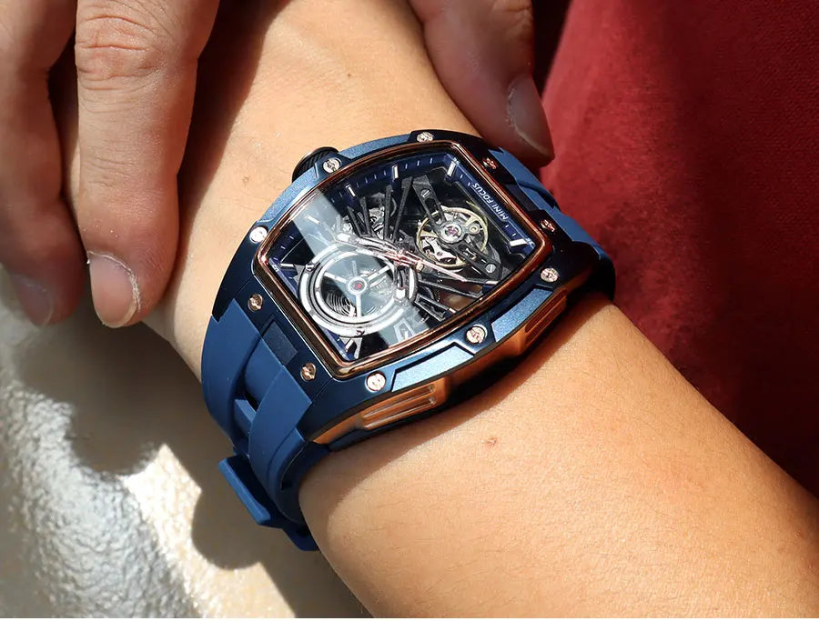 MINI FOCUS Herren-Armbanduhr, modisch, schwarz, wasserdicht, automatische mechanische Uhr mit Leuchtzeigern, Silikonarmband und Tonneau-Zifferblatt
