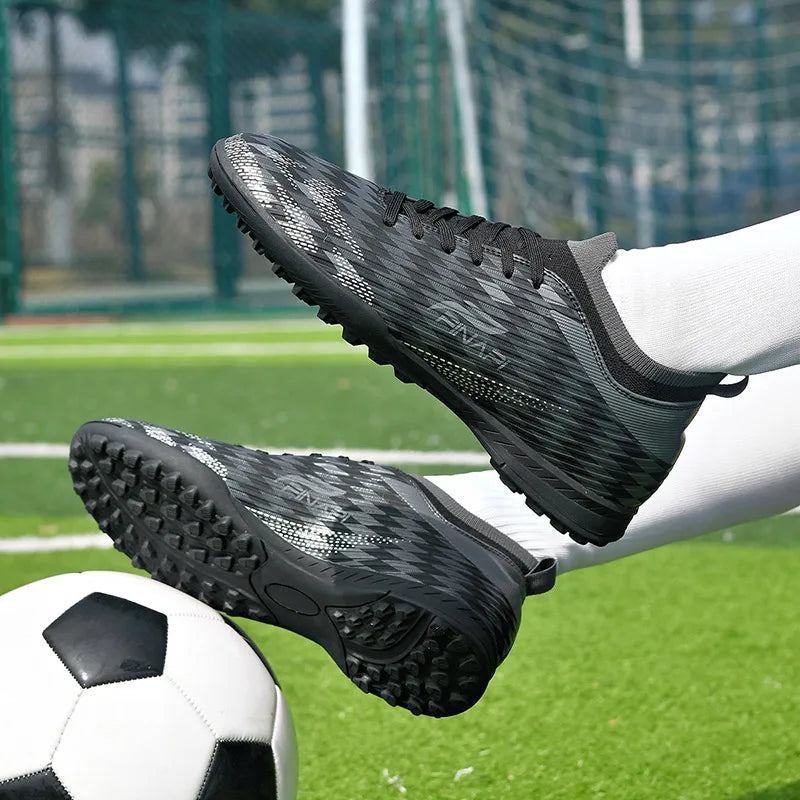 Uudet miesten korkealaatuiset jalkapallokengät, nappulakengät otteluihin, sisäkäyttöön, suosittuihin ulkopeleihin, nurmelle, korkeavartiset futsal-luistamattomat sneakerit