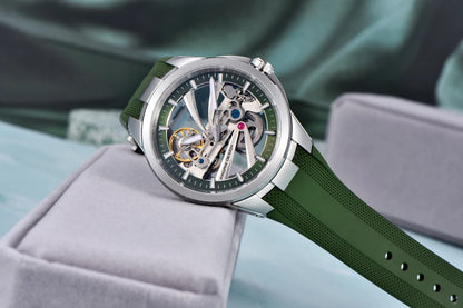 PAGANI DESIGN -miestenkello – Mekaaninen automaattinen luksusmalli, ”skelettityyppinen” (avoin rakenne), varustettu tourbillon-mekanismilla, heijastamattomalla safiirilasilla, vesitiivis ja valoa heijastava.