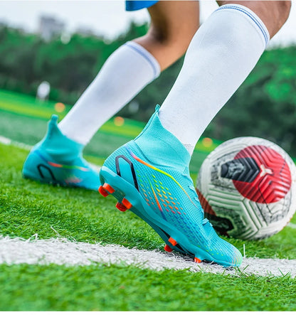 Chaussures de football à crampons multiples, semelle extérieure en caoutchouc à crampons courts et denses, semelle intermédiaire en EVA amortissante, tige synthétique douce et respirante, confort