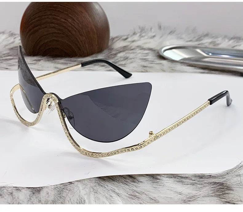 Sexy Cat Eye Rimless Sunglasses Women 2026 Luxury Brand Trendy Rhinestone Sun Glasses Punk Metal Frame Eyewear Outdoor Shades