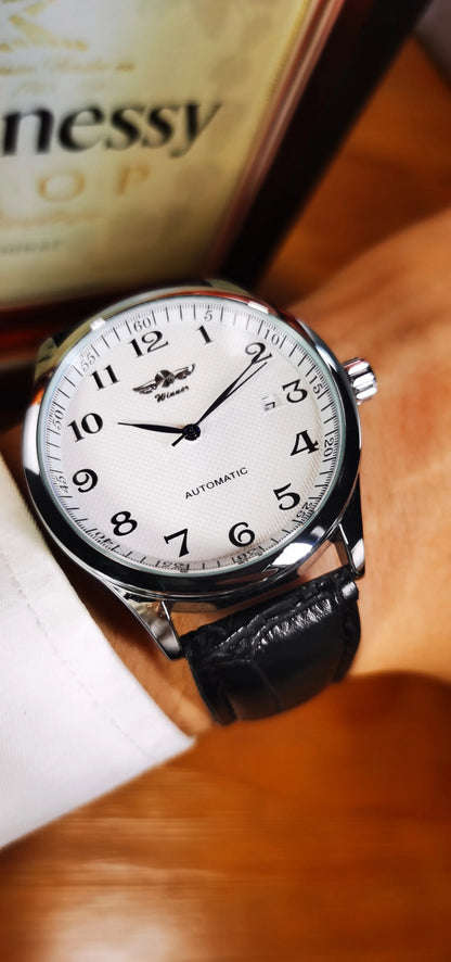 Klassiek herenhorloge – Retrostijl met datumweergave en blauwe wijzers, automatisch mechanisch uurwerk, prestigieus merk, stalen kast en leren band