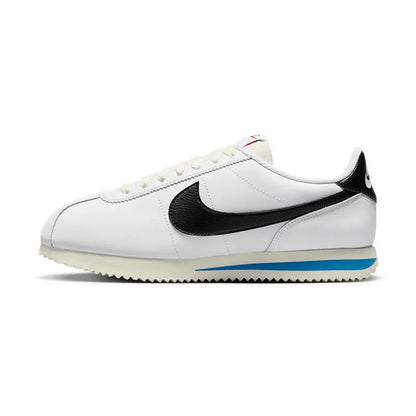Zapatillas Nike Classic Cortez: diseño retro clásico, cómodas, con amortiguación, ligeras y resistentes, ideales para el día a día. DM4044-002