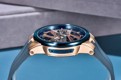 PAGANI DESIGN -miestenkello – Mekaaninen automaattinen luksusmalli, ”skelettityyppinen” (avoin rakenne), varustettu tourbillon-mekanismilla, heijastamattomalla safiirilasilla, vesitiivis ja valoa heijastava.
