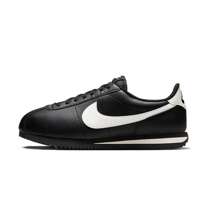 Zapatillas Nike Classic Cortez: diseño retro clásico, cómodas, con amortiguación, ligeras y resistentes, ideales para el día a día. DM4044-002