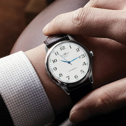 Klassiek herenhorloge – Retrostijl met datumweergave en blauwe wijzers, automatisch mechanisch uurwerk, prestigieus merk, stalen kast en leren band