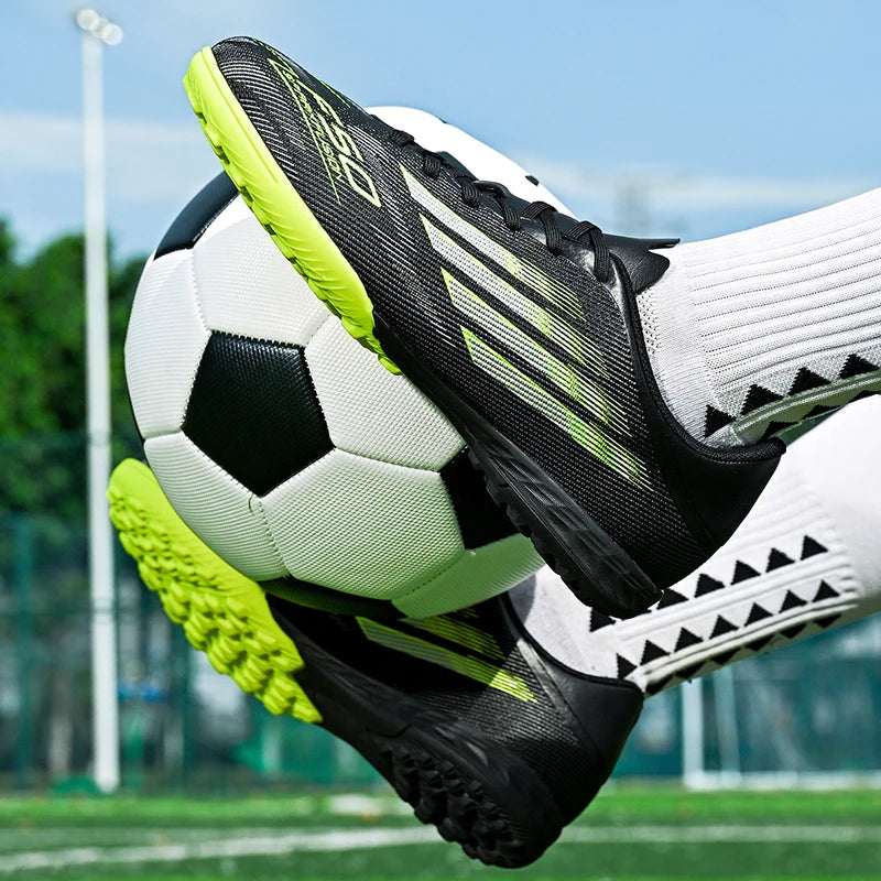 Chaussures de football pour hommes, crampons de football pas chers, chaussures de terrain AG/TF antidérapantes, chaussures de football d'entraînement en plein air pour débutants.