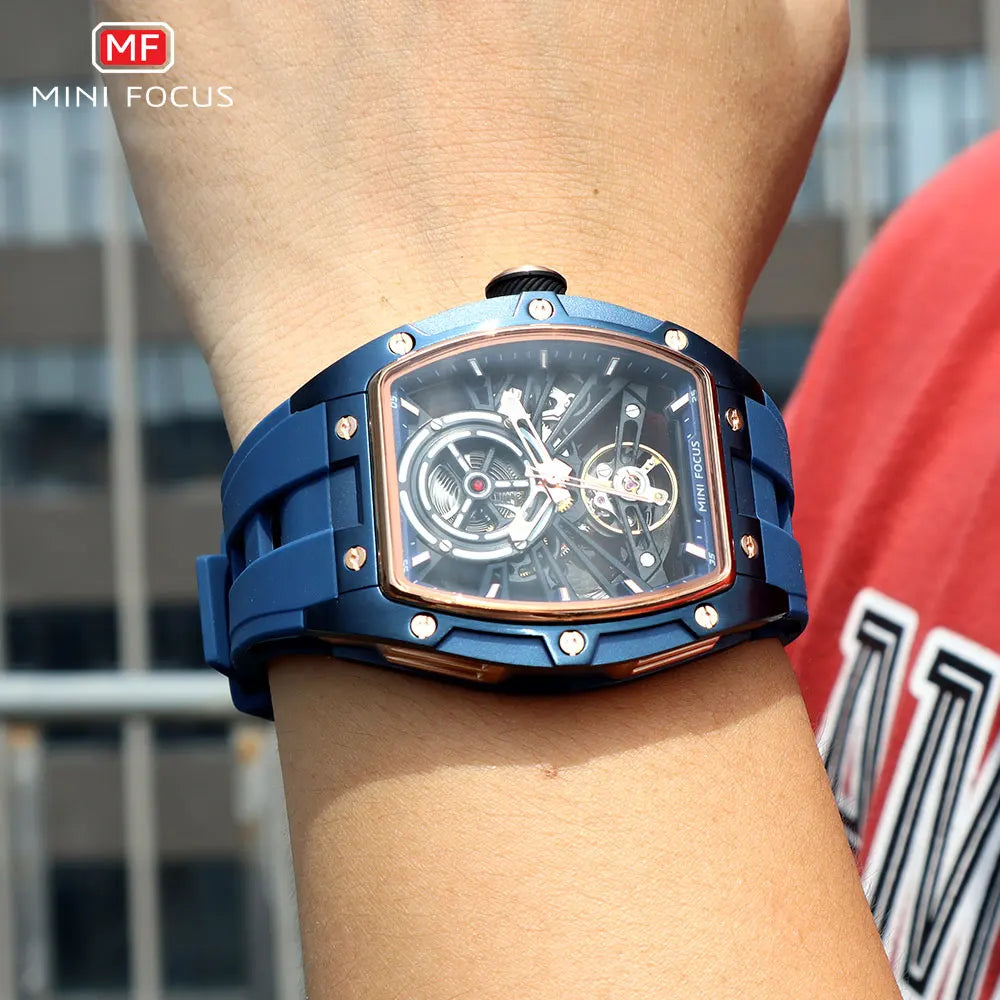 MINI FOCUS Herren-Armbanduhr, modisch, schwarz, wasserdicht, automatische mechanische Uhr mit Leuchtzeigern, Silikonarmband und Tonneau-Zifferblatt