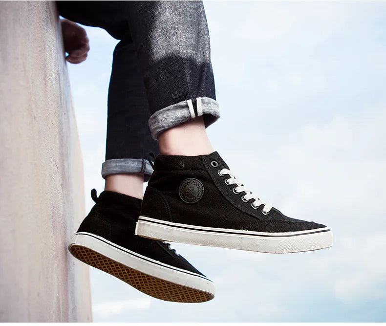 Pánské vysoké plátěné tenisky, nazouvací, šněrovací, ležérní, celočerné, základní skateové boty pro studenty, s plochou podrážkou, pohodlné sportovní boty