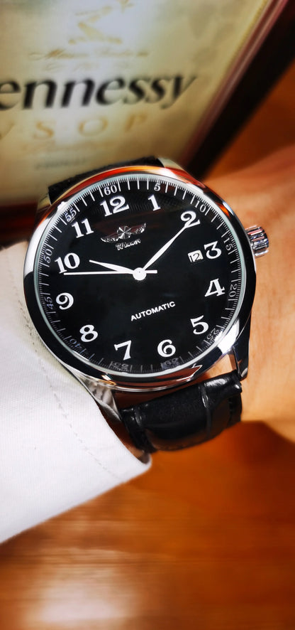 Klassiek herenhorloge – Retrostijl met datumweergave en blauwe wijzers, automatisch mechanisch uurwerk, prestigieus merk, stalen kast en leren band