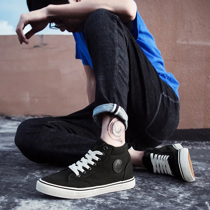 Pánské vysoké plátěné tenisky, nazouvací, šněrovací, ležérní, celočerné, základní skateové boty pro studenty, s plochou podrážkou, pohodlné sportovní boty