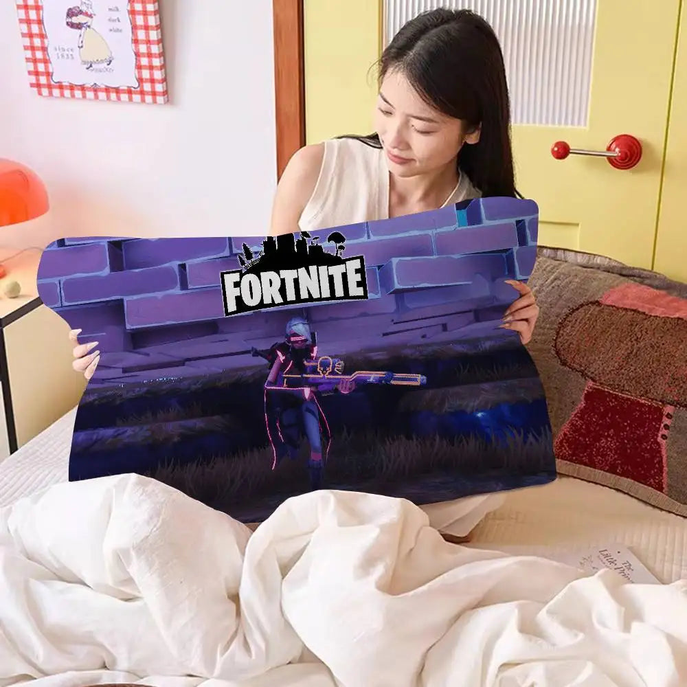 Joc de desene animate F-FortniteS. Fabricat din poliester cu uscare rapidă, antiderapant. Prosop de pernă de înaltă calitate. Față de pernă antiderapantă, fixată bine.