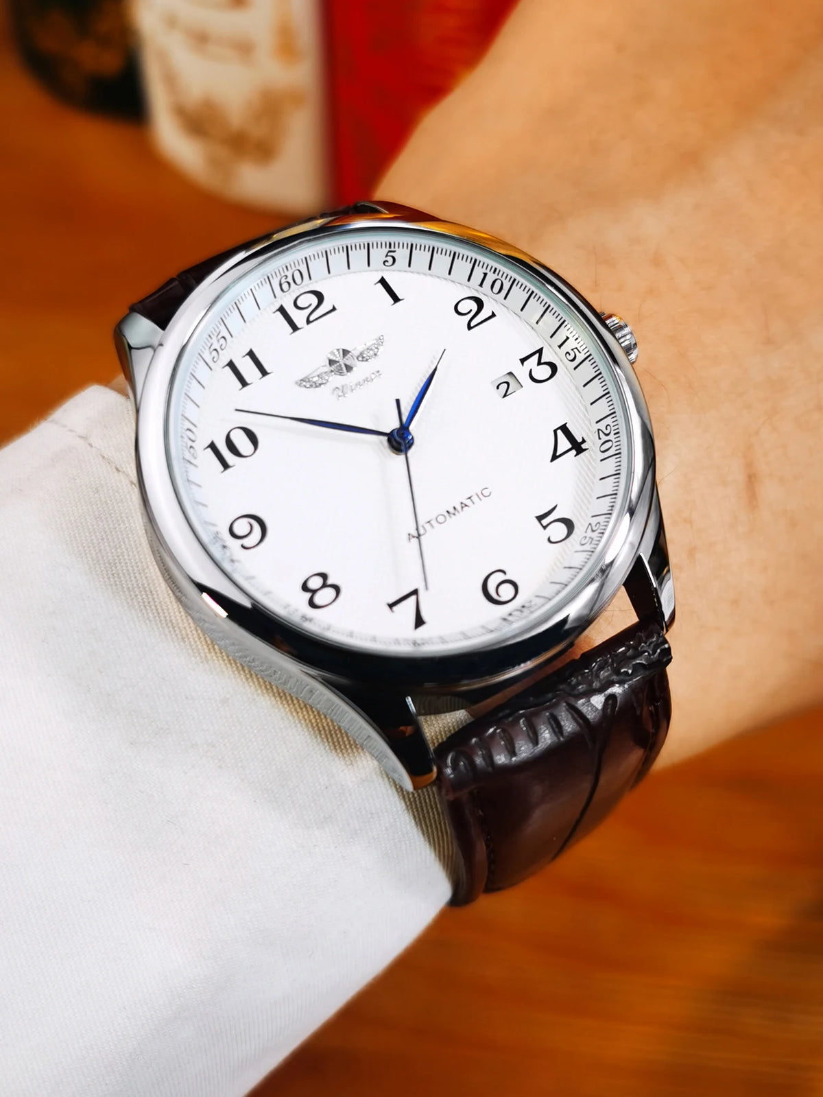 Herrenuhr WINNER – Klassischer, retro-eleganter Stil – Mechanische Automatikuhr mit Kalender – Luxusmarke, Edelstahlgehäuse und Lederarmband