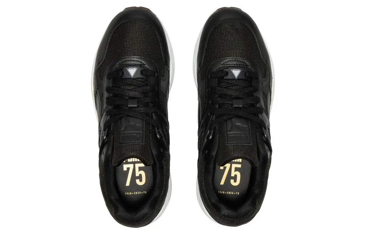 Puma R698 75Y, baskets en cuir et tissu, chaussures de ville confortables à tige basse, baskets noires et blanches, 393403-01.